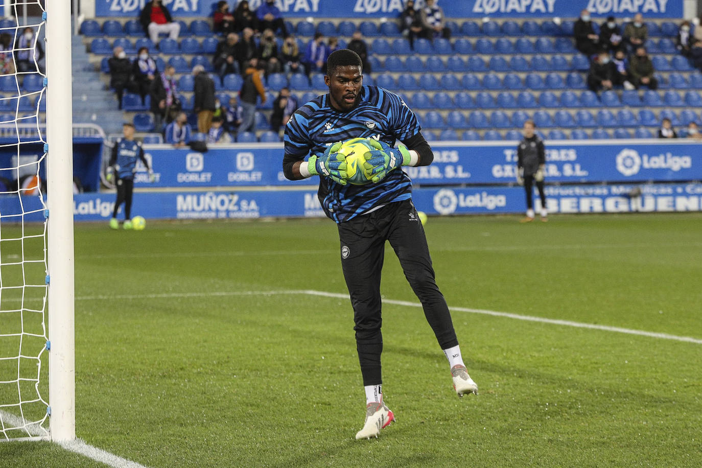 Fotos: Las mejores imágenes del derbi Alavés-Real Sociedad