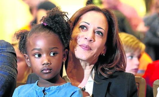 Kamala Harris, en un acto de respaldo a las minorías en un colegio de California.