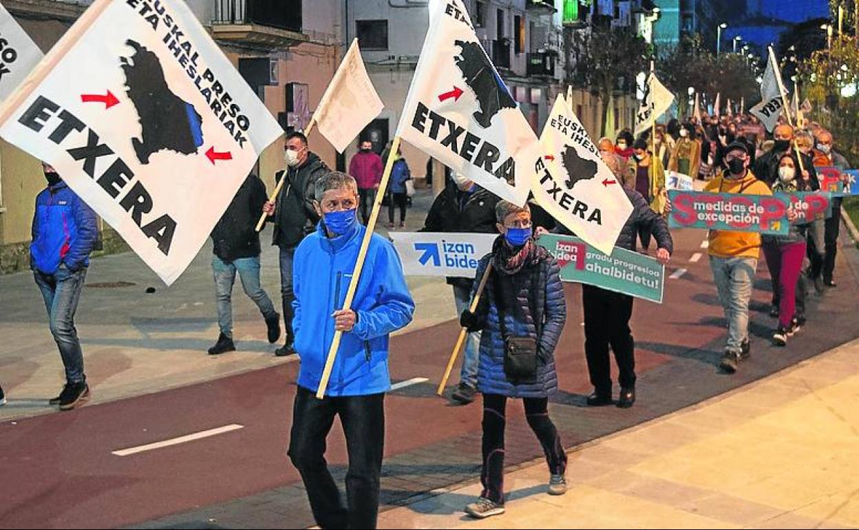Marcha convocada por Sare el viernes en Mondragón. 