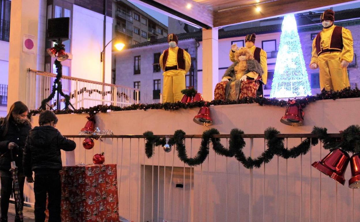 El año pasado cada rey se instaló en una zona diferente del municipio (S. Antonio, S. Pelayo y C. Orbe).