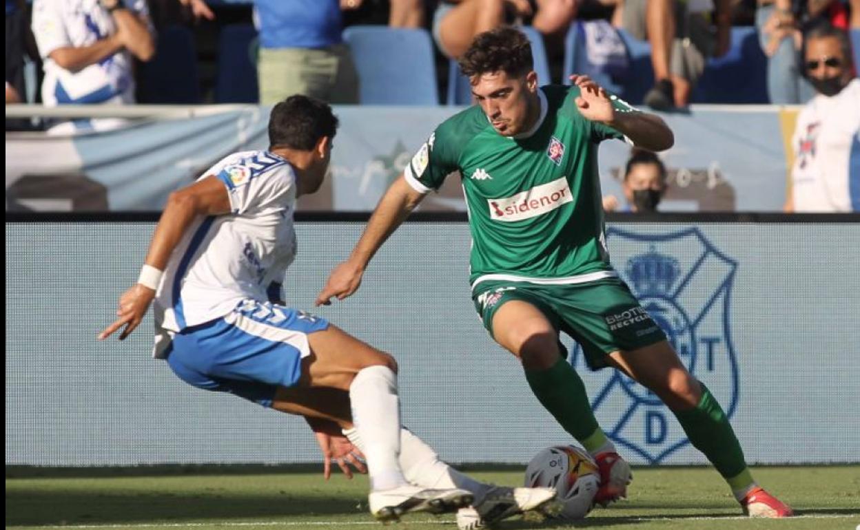 Gaizka Larrazabal, en el encuentro de la primera vuelta en el Heliodoro. 