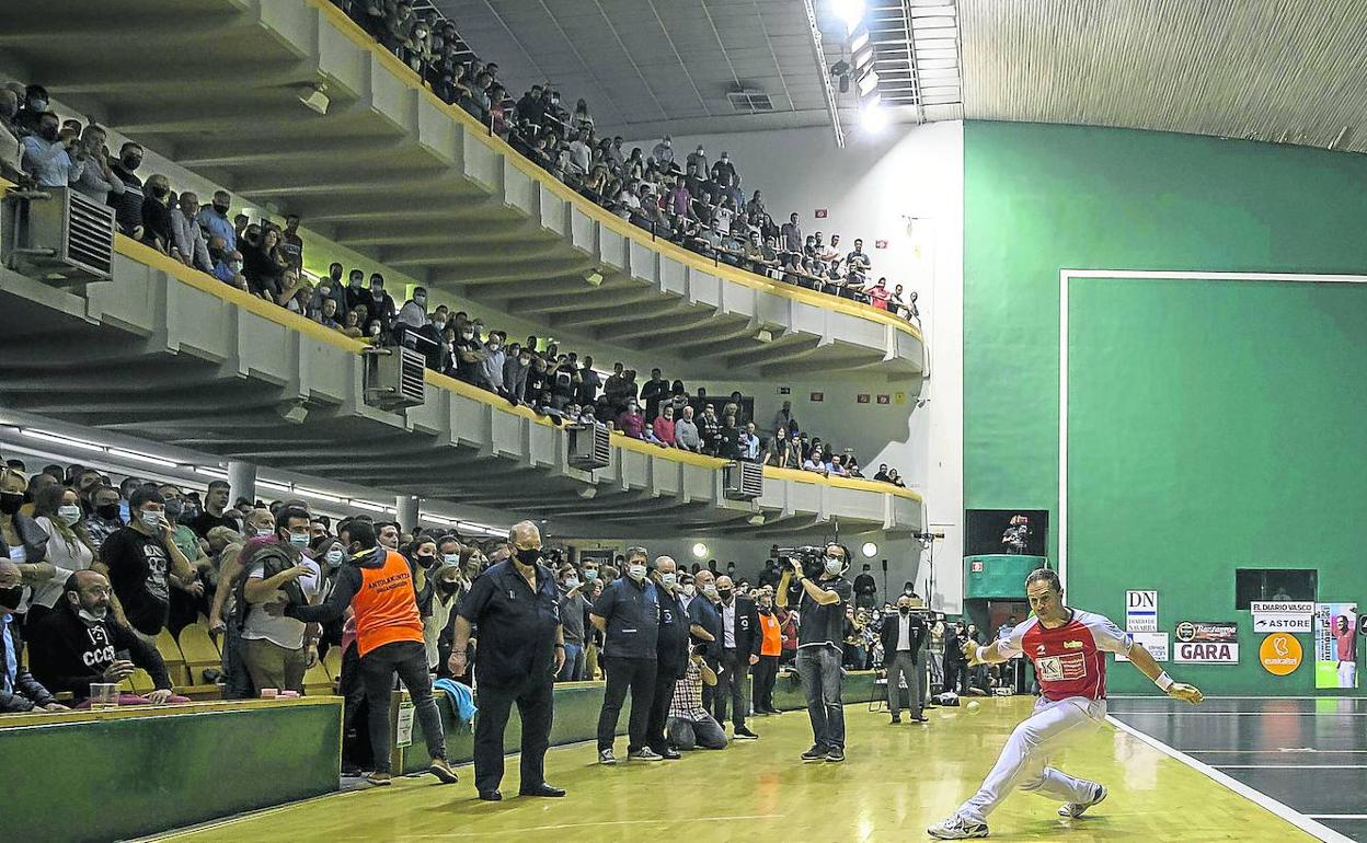 El Labrit, lleno el día del homenaje a Aimar Olaizola. 