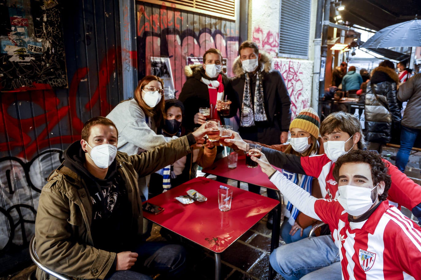 Fotos: Ambiente previo al Alavés - Athletic en el Casco Viejo de Vitoria