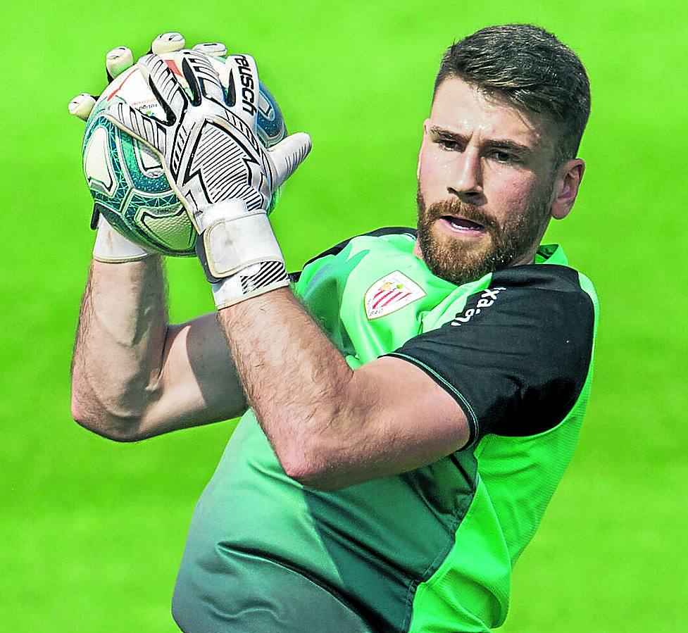 Unai Simón es un seguro de vida bajo los palos. 