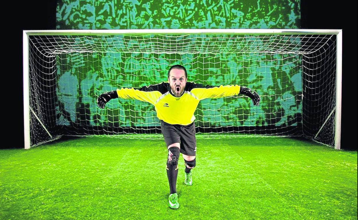 'Patadas', de Antonio Álamo, se mete en la cabeza de un portero, «el hombre más solo del mundo». 