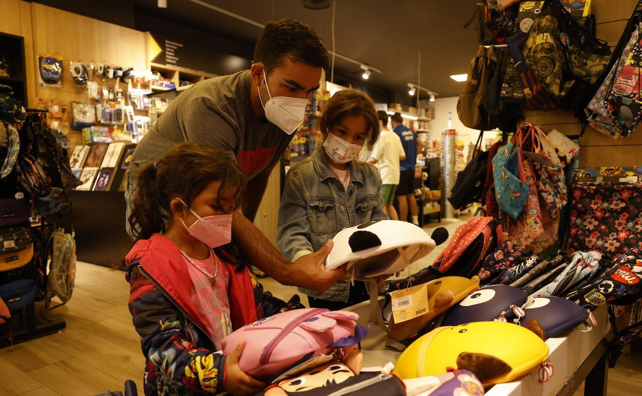 En la campaña participan desde tiendas de ropa a librerías.