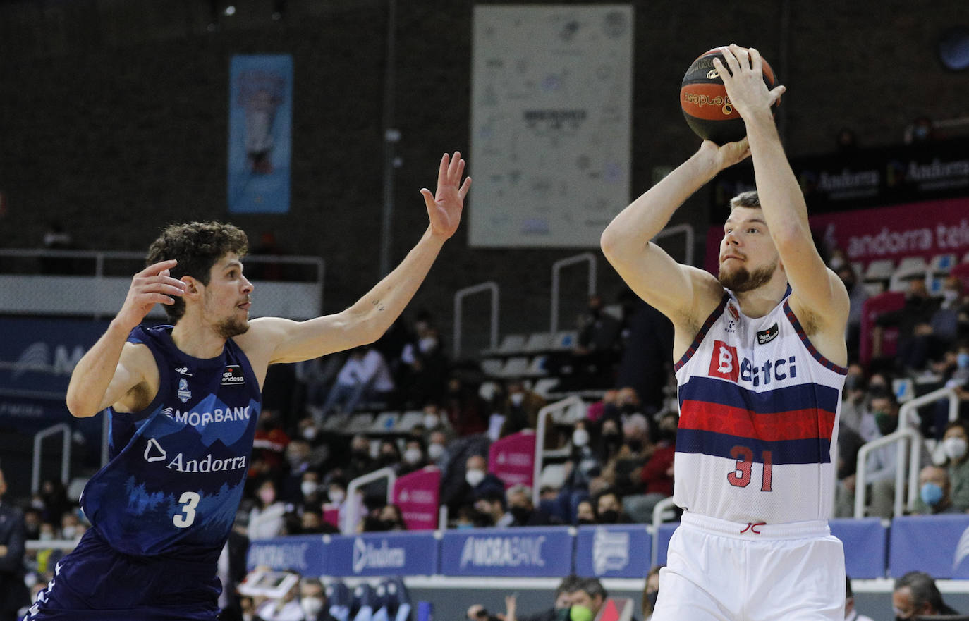 Fotos: Las mejores imágenes del Andorra - Baskonia