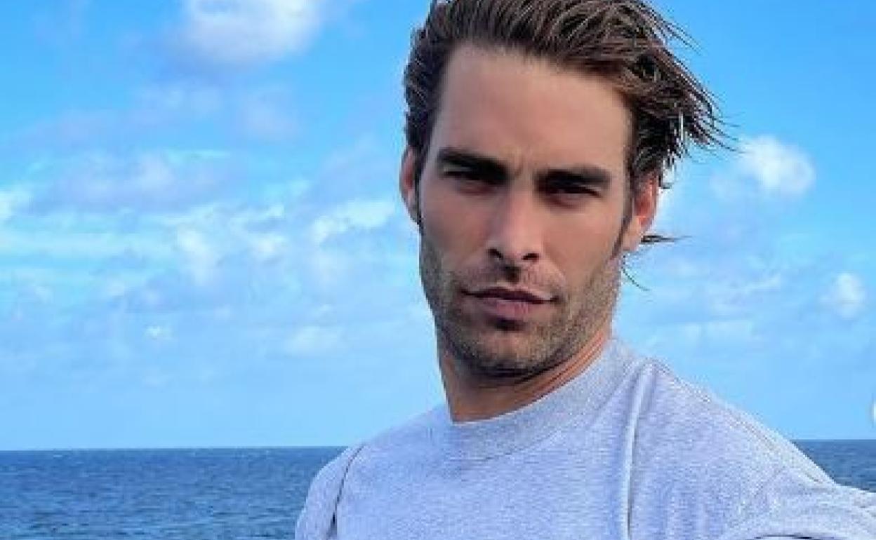 Jon Kortajarena reconoce que acude a terapia para conocerse a sí mismo.