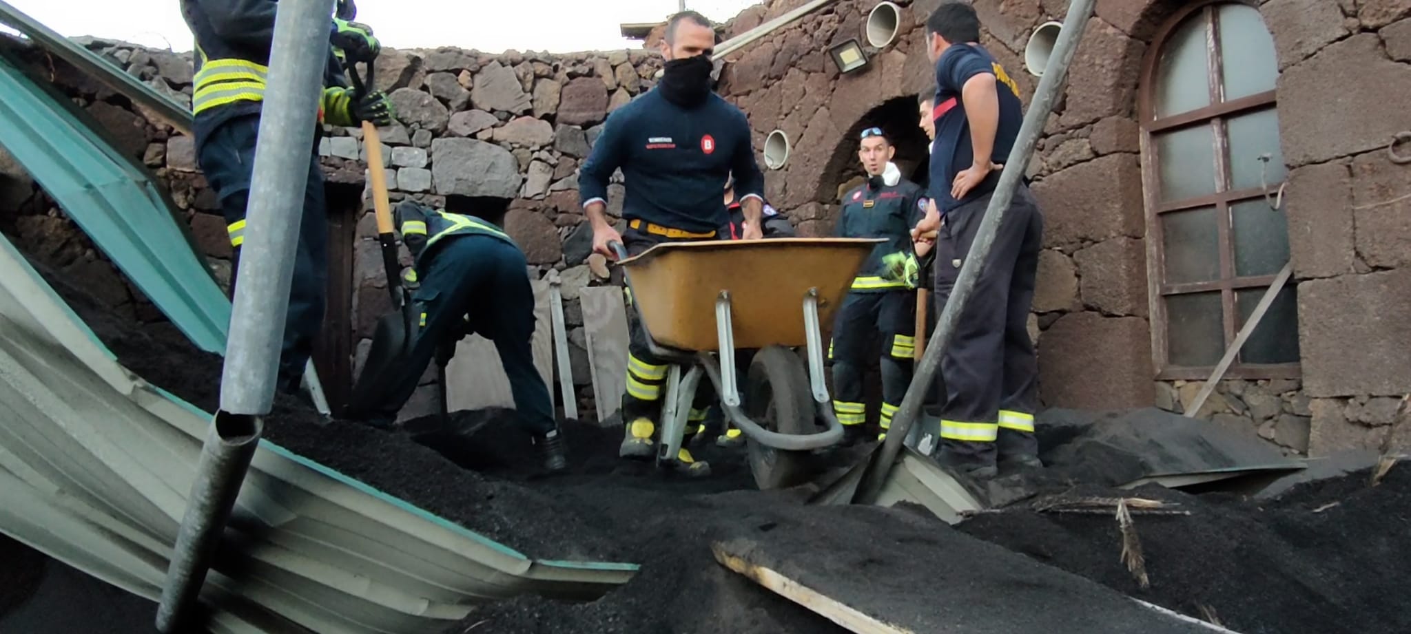 Fotos: Los Bomebros de Bilbao, en el volcán Cumbre Vieja