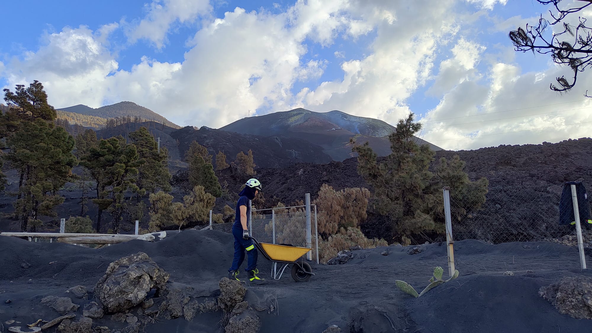 Fotos: Los Bomebros de Bilbao, en el volcán Cumbre Vieja