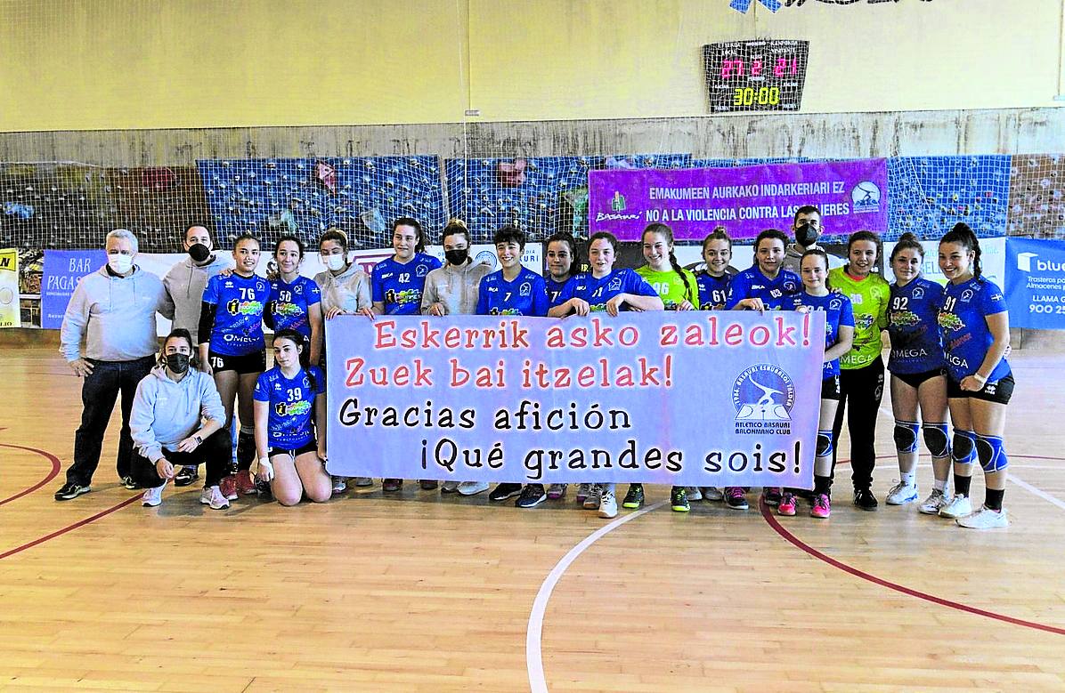 Las basauritarras agradecieron el apoyo incondicional de la afición tras la final. 
