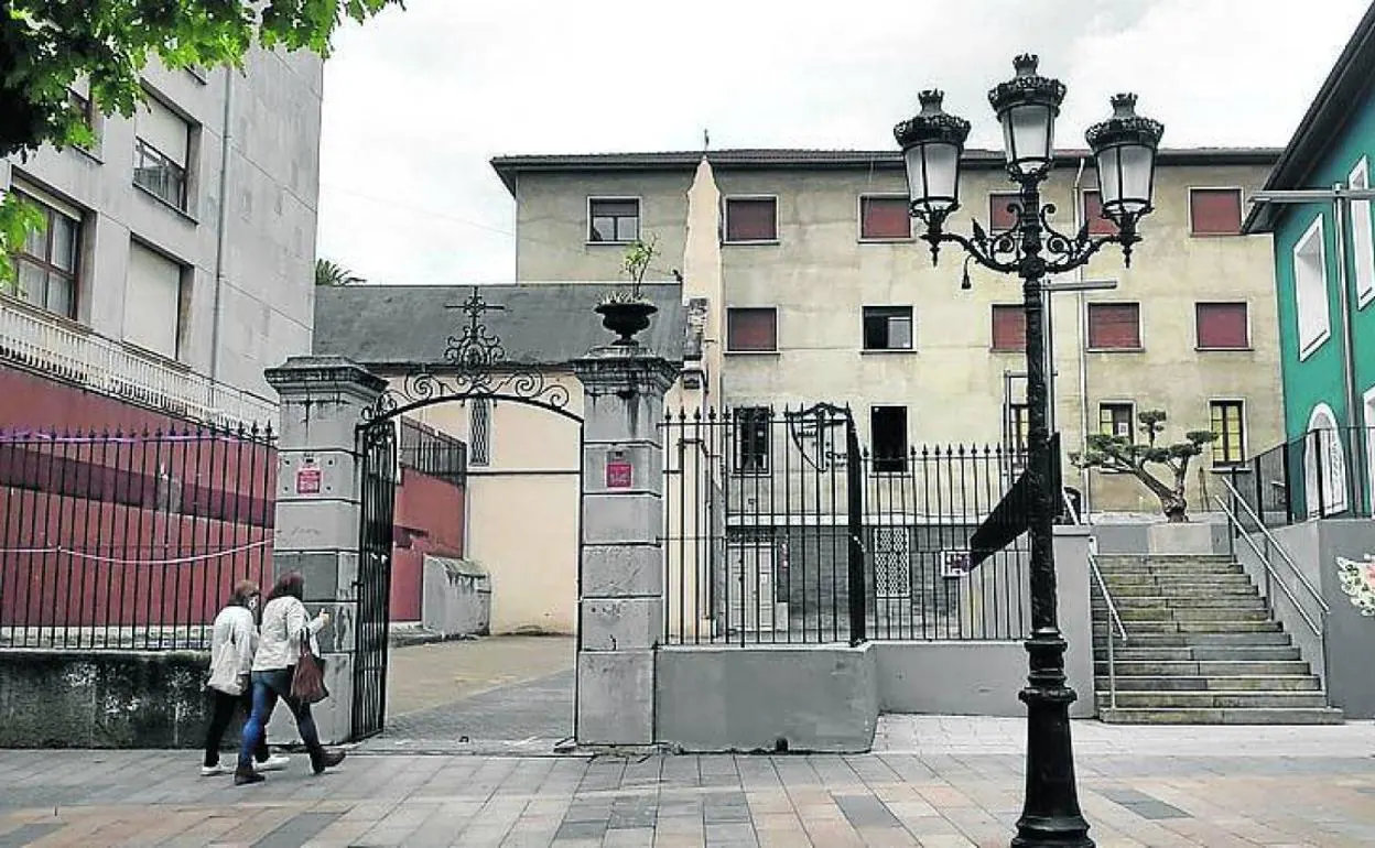 Los terrenos que acogen el colegio fueron vendidos hace años. 