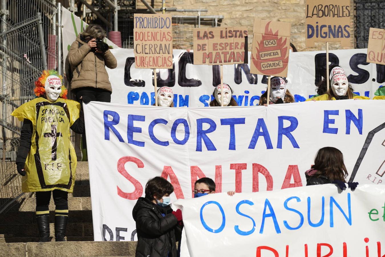 Fotos: Los sanitarios se manifiestan en Vitoria