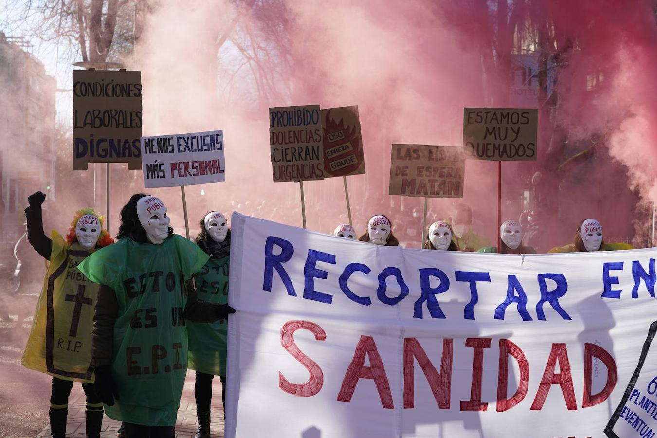 Fotos: Los sanitarios se manifiestan en Vitoria
