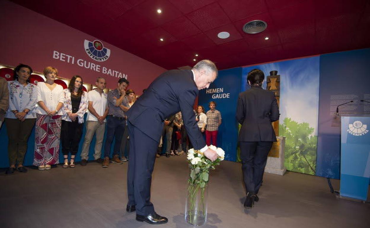 Urkullu inauguró en 2019 un espacio dedicado a los ertzainas asesinados por ETA en Arkaute