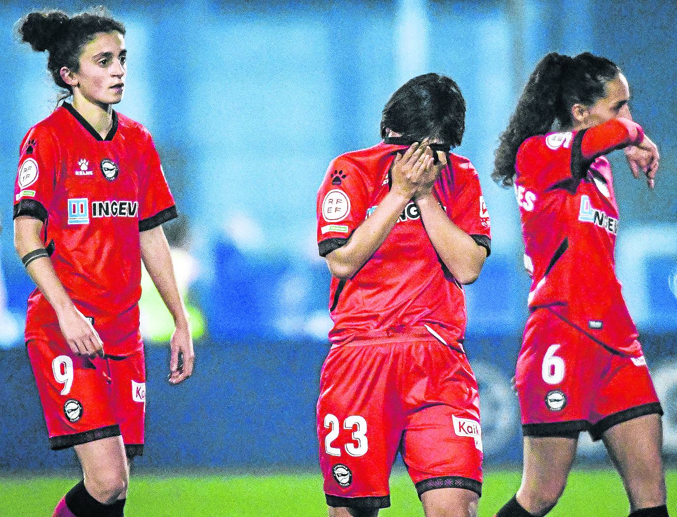 Las albiazules Sanadri, Miku y Gema lamentan la eliminación a manos del Espanyol.