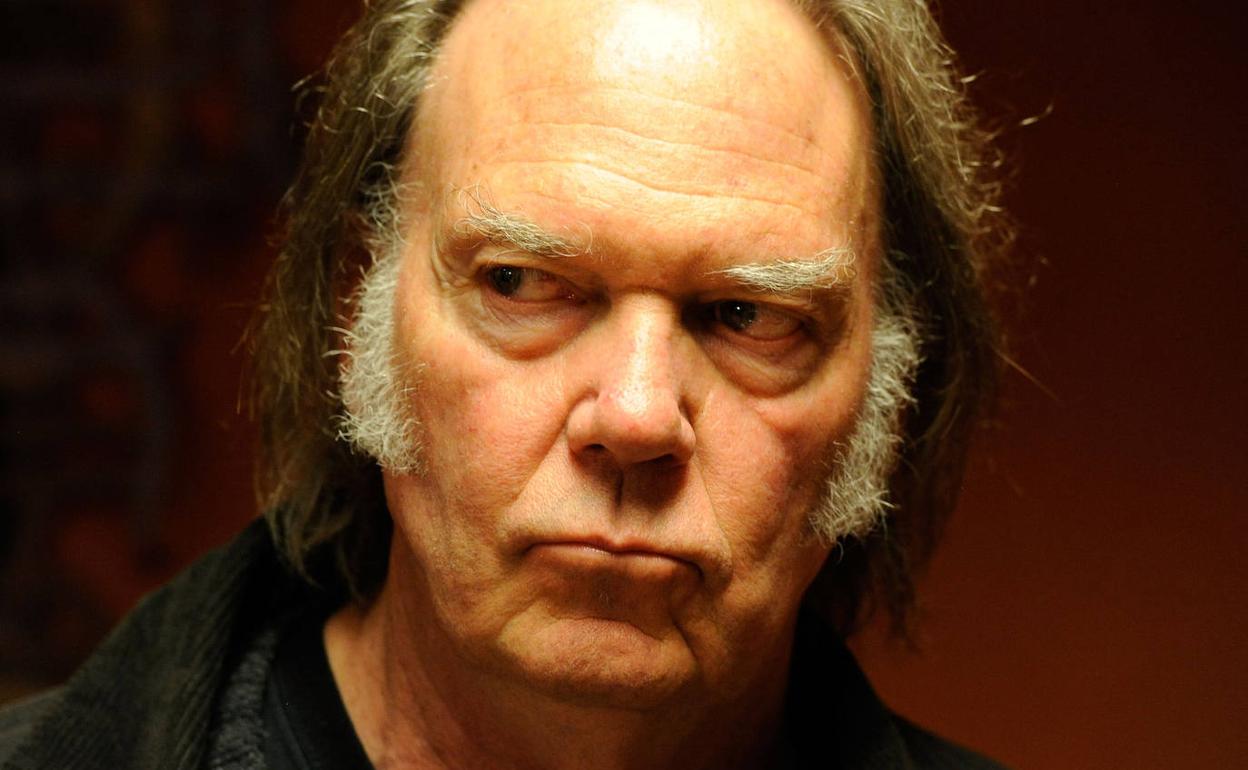 El cantante Neil Young. 