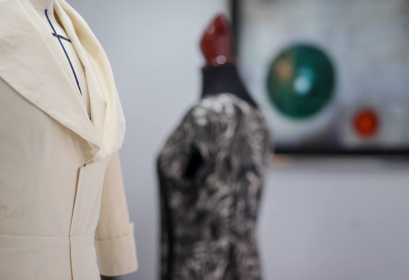 Fotos: El sueño de Saidou, el diseñador de moda que ha abierto una tienda-taller en Santutxu