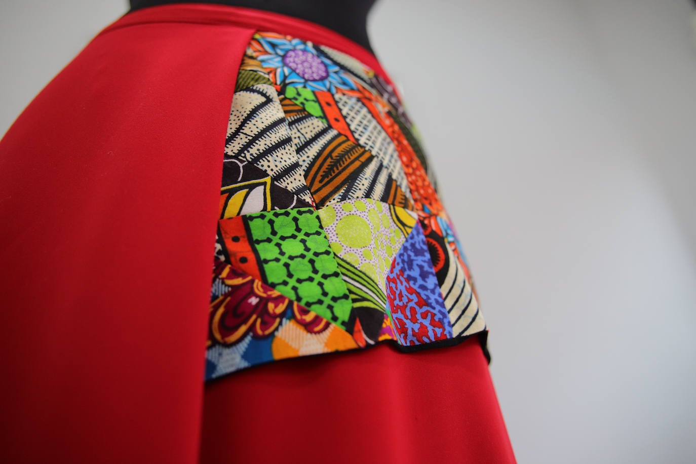 Fotos: El sueño de Saidou, el diseñador de moda que ha abierto una tienda-taller en Santutxu