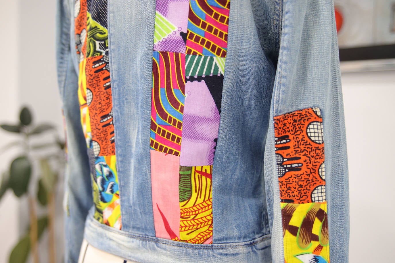 Fotos: El sueño de Saidou, el diseñador de moda que ha abierto una tienda-taller en Santutxu