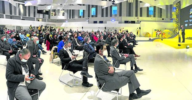 Un escaparate en el tono 'amarillo ilusión'