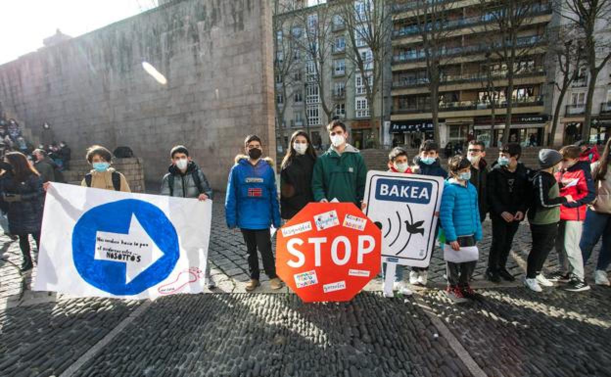 El acto apenas duró 30 minutos y congregó a unos 800 escolares. 