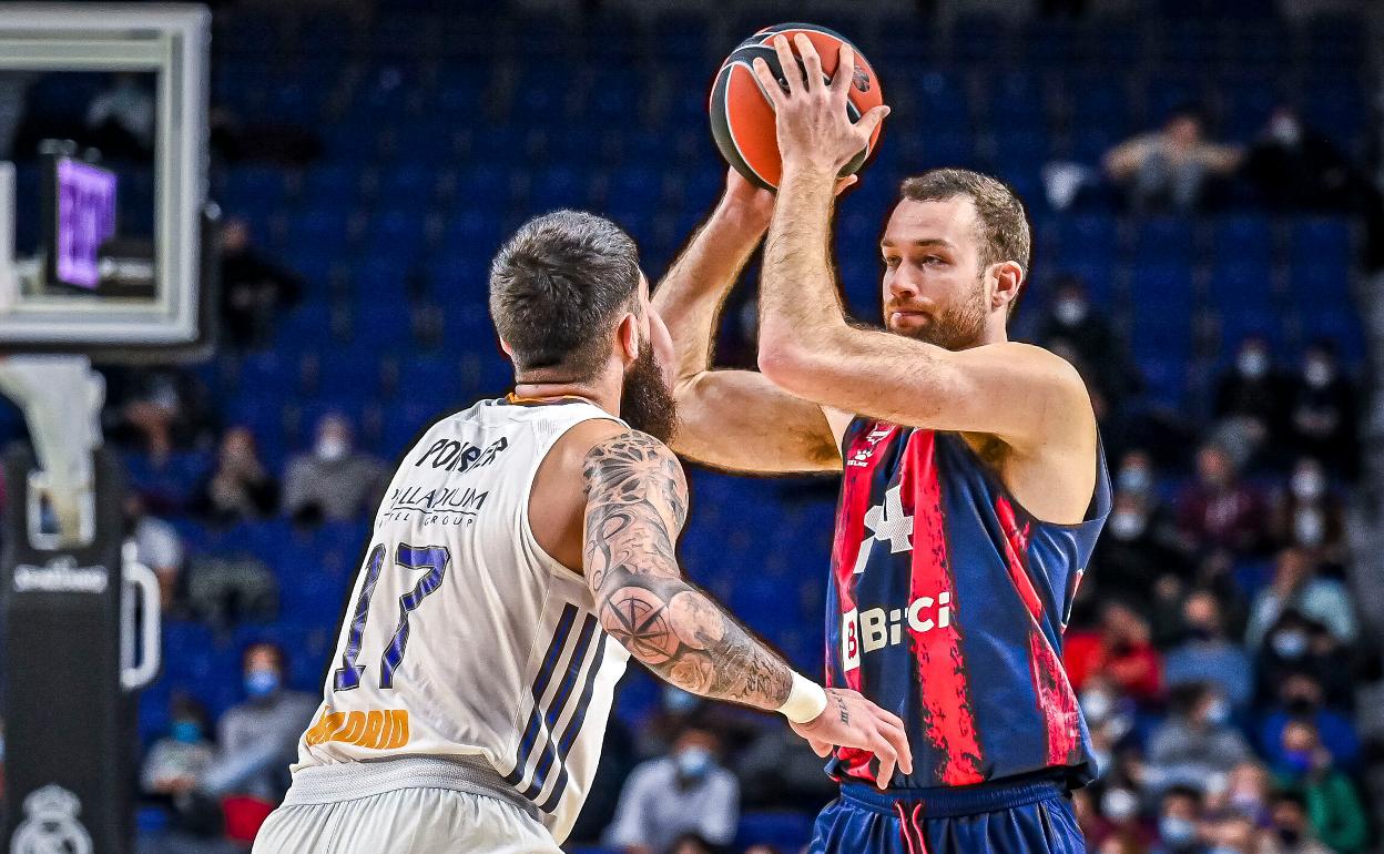 Costello, en un partido contra el Real Madrid. 