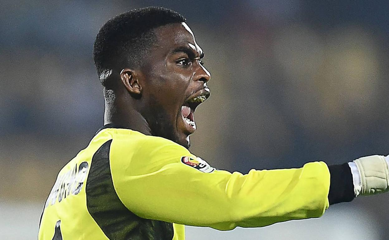 Jesús Owono celebra el gol de Guinea Ecuatorial ante Senegal en cuartos de final de la Copa África. 