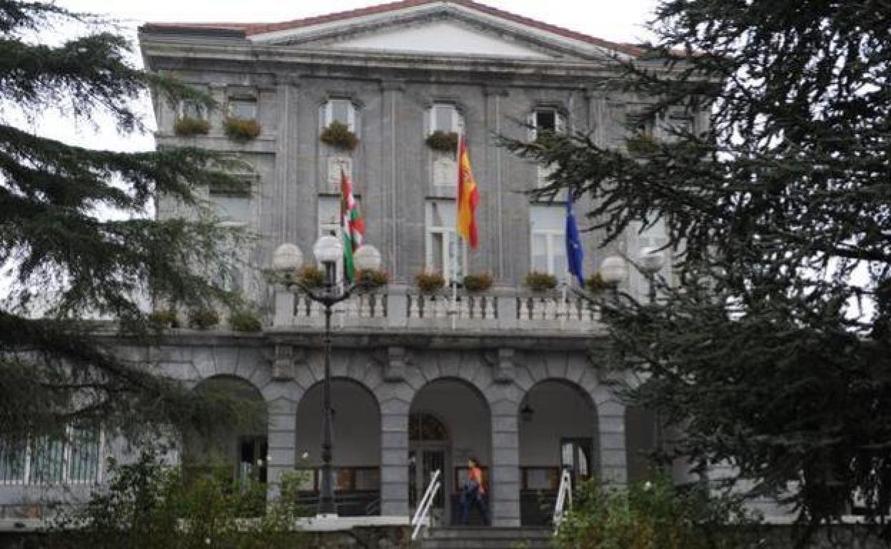 Llevan al Tribunal de Cuentas los gastos «injustificados» del alcalde de Trapagaran