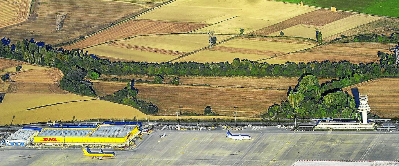 El futuro polígono logístico VIAP se gestó hace una década para relanzar el aeropuerto. Se extendería en un millón de metros cuadrados.
