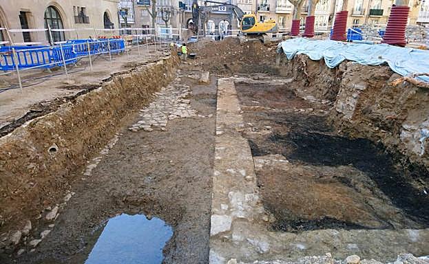 Imagen principal - Imágenes del yacimiento del lunes y de este jueves. 