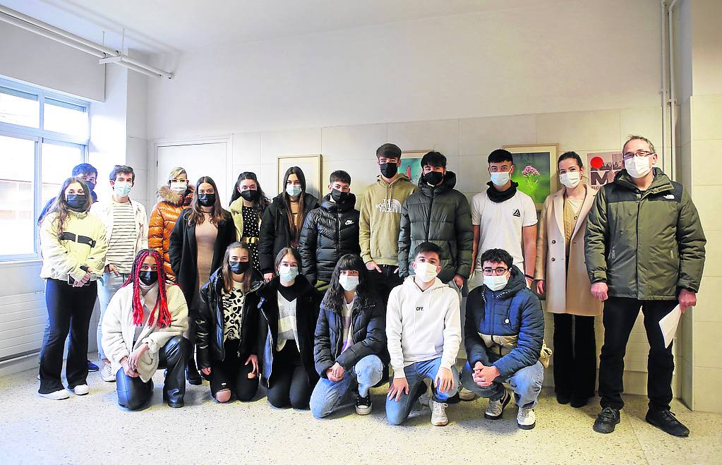 Beatriz Santos (cuarta por la izquierda) con los estudiantes de Urbi. 