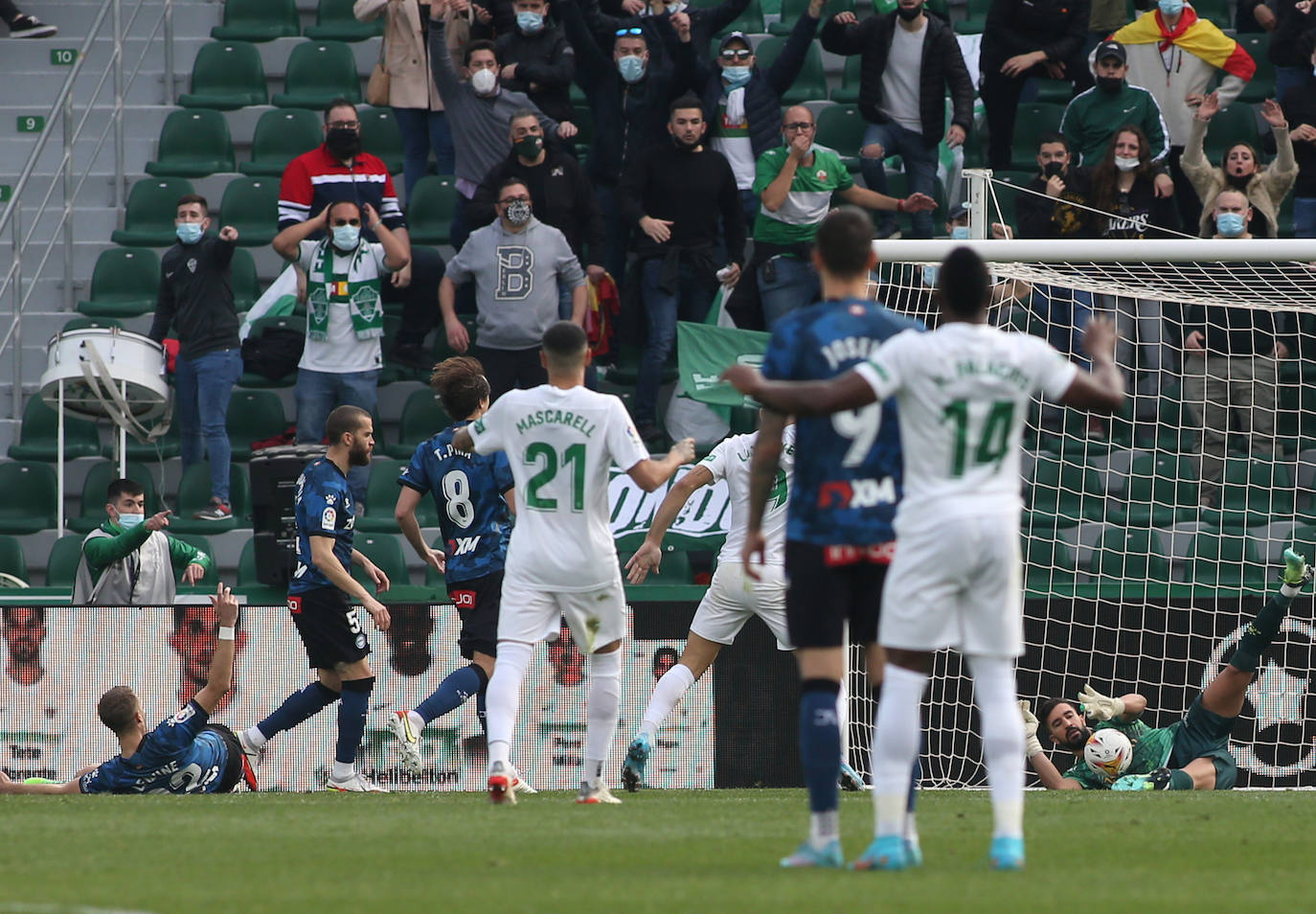 Fotos: Las mejores imágenes del Elche - Alavés