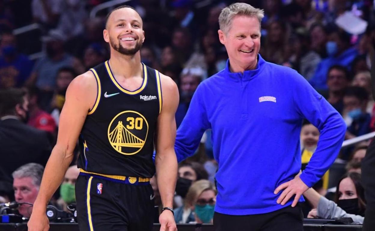 Stephen Curry eta Steve Kerr.