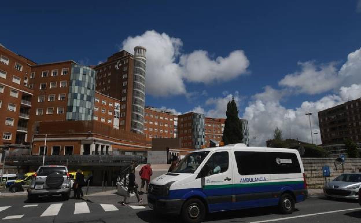 Herido un operario al atraparle las piernas una máquina en una empresa de Sestao