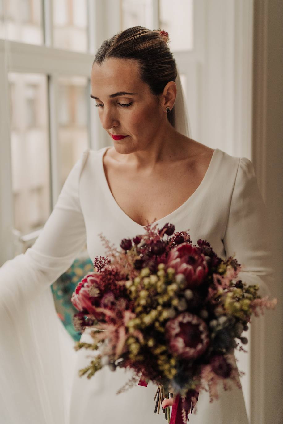 Fotos: Andrea, la novia que se casó en Neguri con una capa con capucha inspirada en &#039;La bella y la bestia&#039;