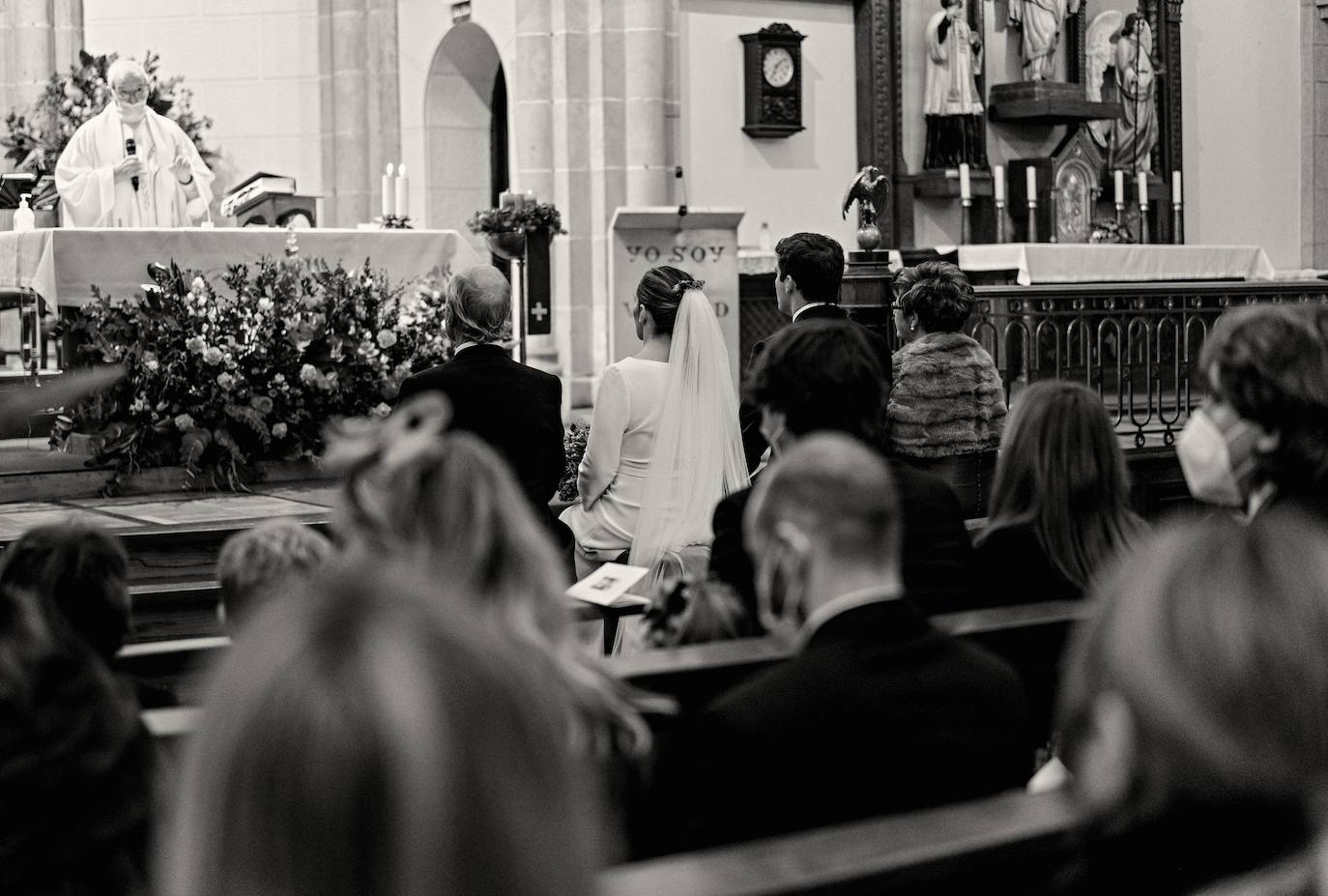 Fotos: Andrea, la novia que se casó en Neguri con una capa con capucha inspirada en &#039;La bella y la bestia&#039;