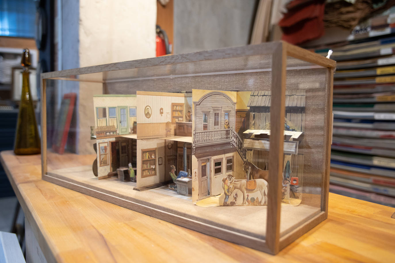 Fotos: El desconocido callejón de Bilbao lleno de arte y artesanía que recuerda a Santorini