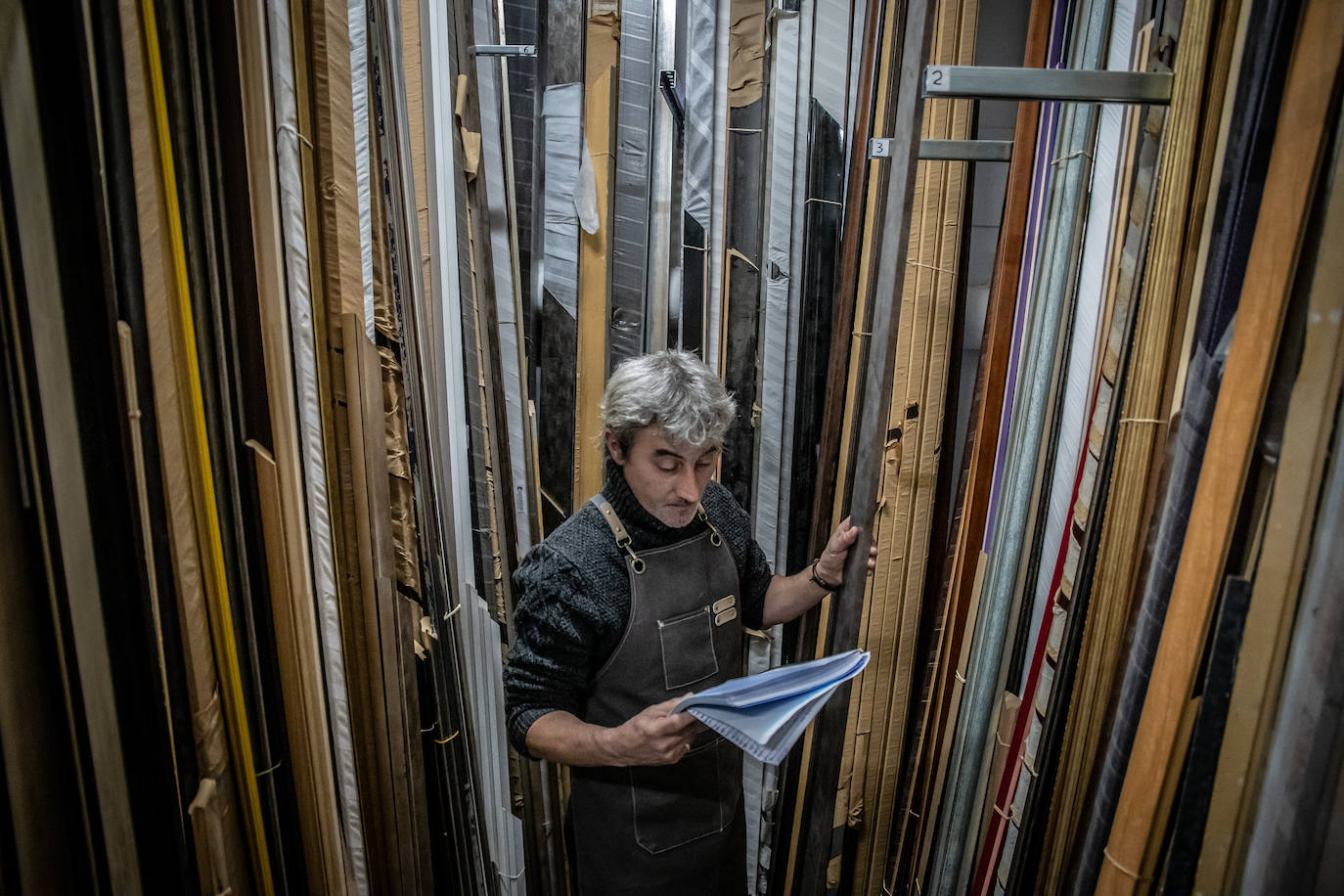 Fotos: El desconocido callejón de Bilbao lleno de arte y artesanía que recuerda a Santorini