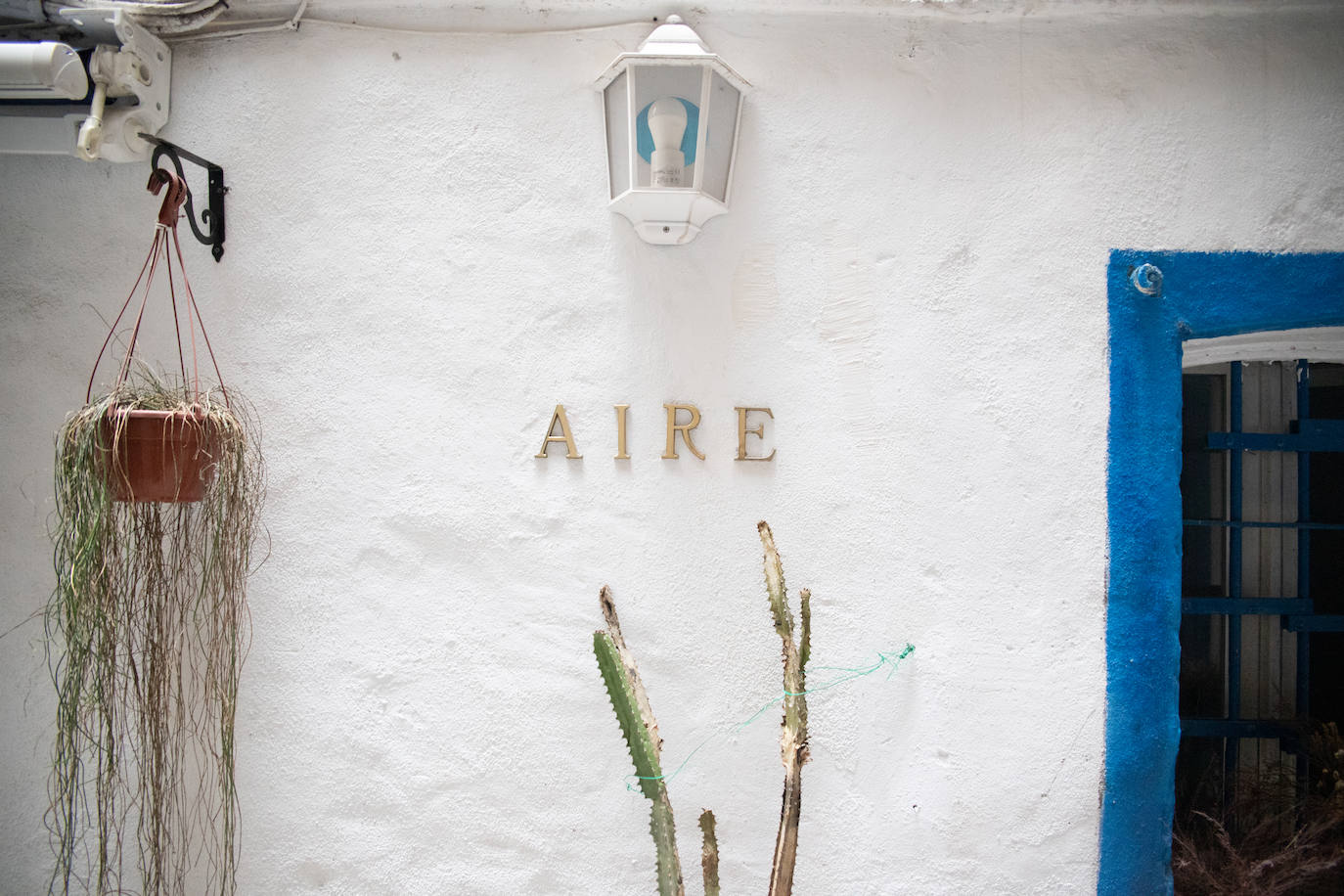Fotos: El desconocido callejón de Bilbao lleno de arte y artesanía que recuerda a Santorini