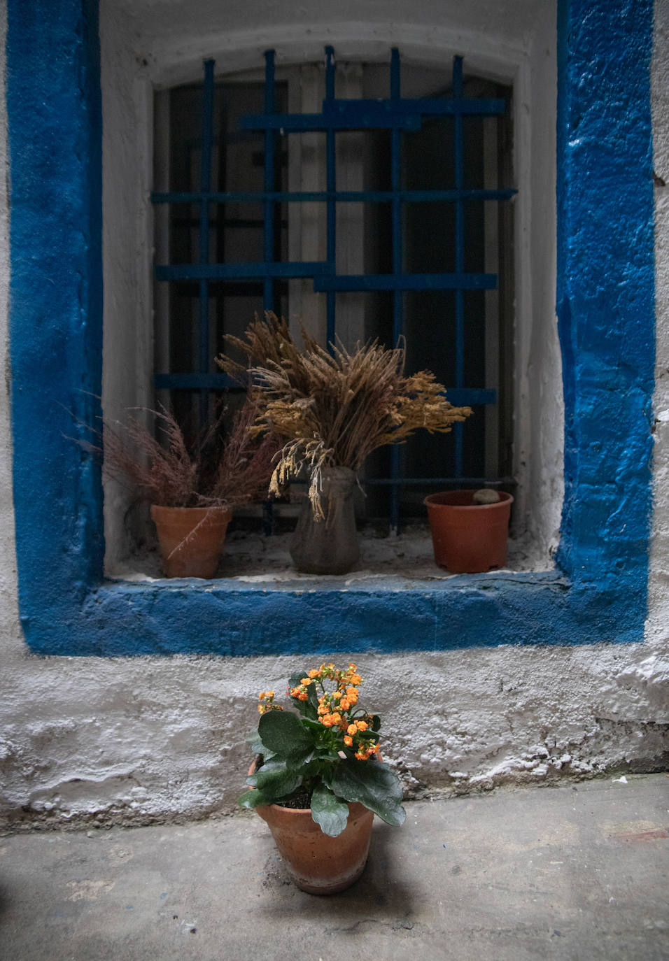 Fotos: El desconocido callejón de Bilbao lleno de arte y artesanía que recuerda a Santorini