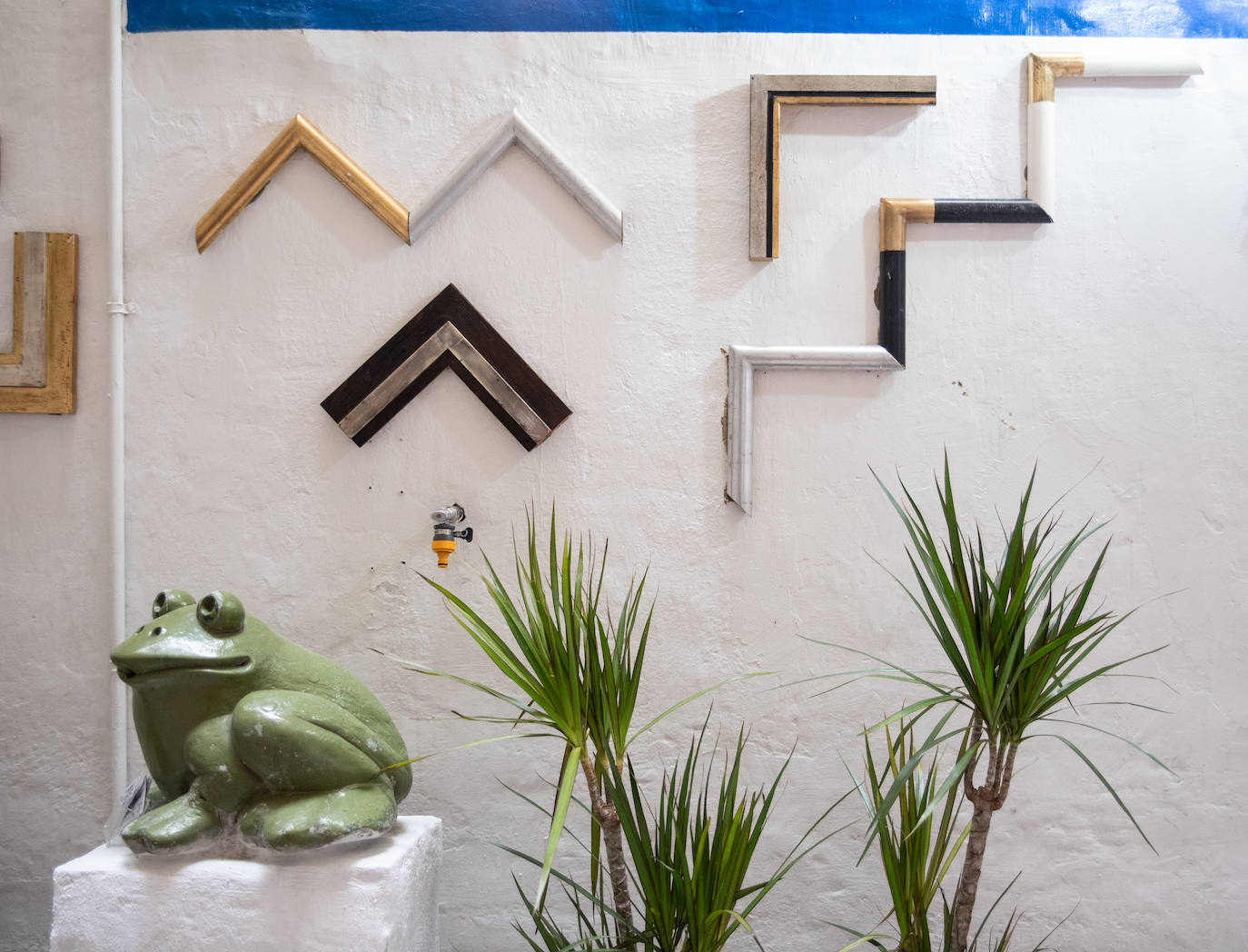 Fotos: El desconocido callejón de Bilbao lleno de arte y artesanía que recuerda a Santorini