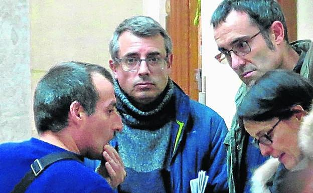Dirigentes. Arzuaga, a la derecha de la imagen, con el exjefe de ETA David Pla, a la izquierda. 