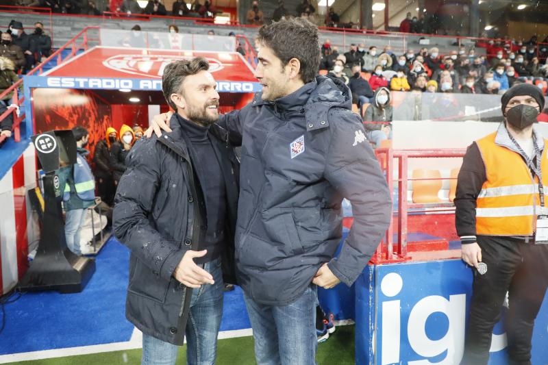 Rubén Albes e Iñigo Vélez se saludaron tras el partido.