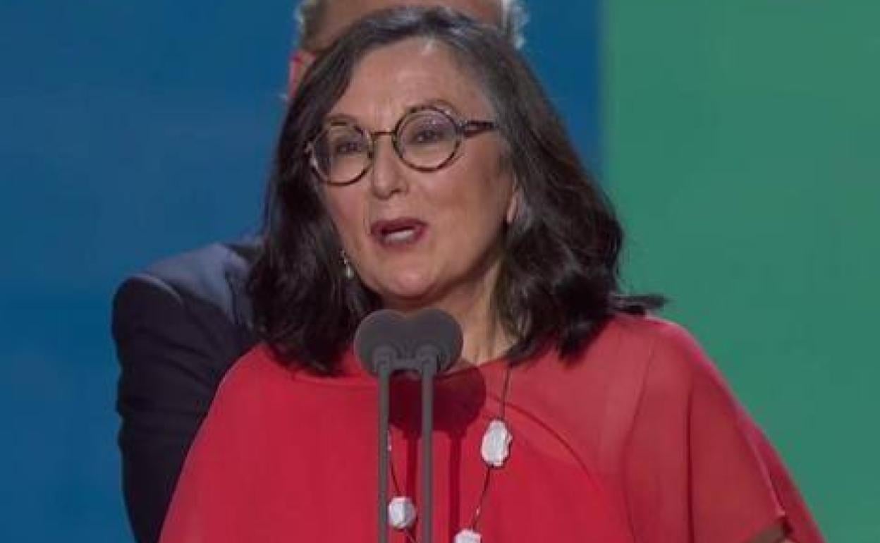 Chelo Loureiro dando el discurso tras ganar el Goya a mejor largometraje de animación por 'Valentina'. 