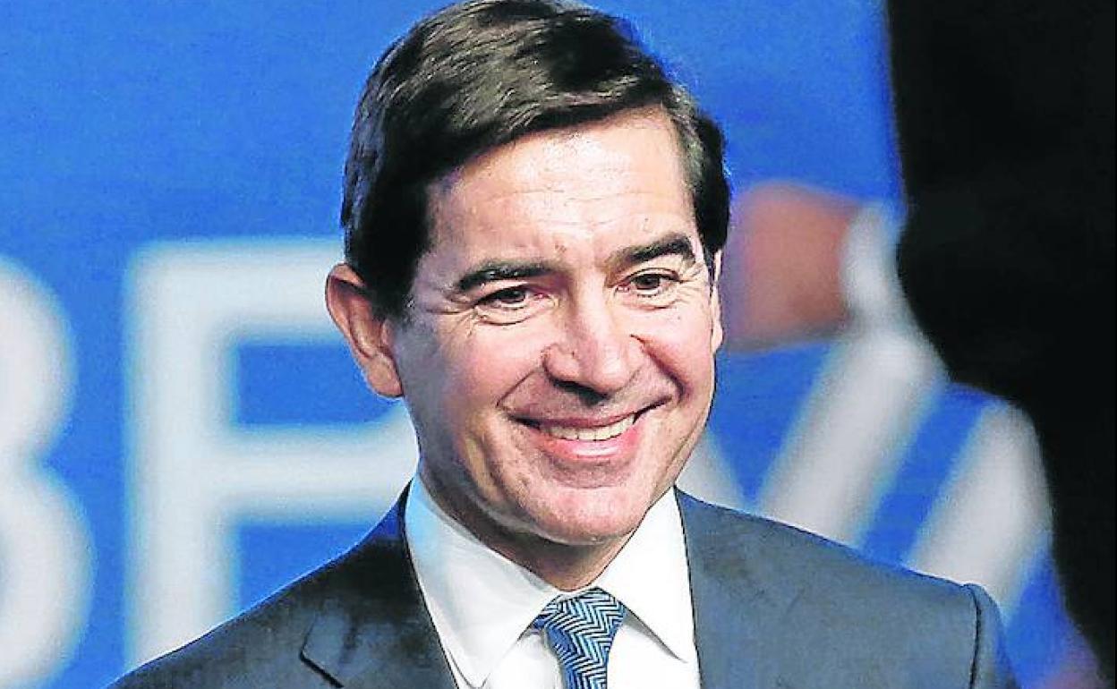 El presidente del BBVA ganó 7,8 millones en 2021