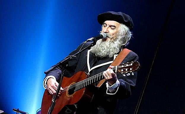 Mendibil caracterizado de Iparragirre. 