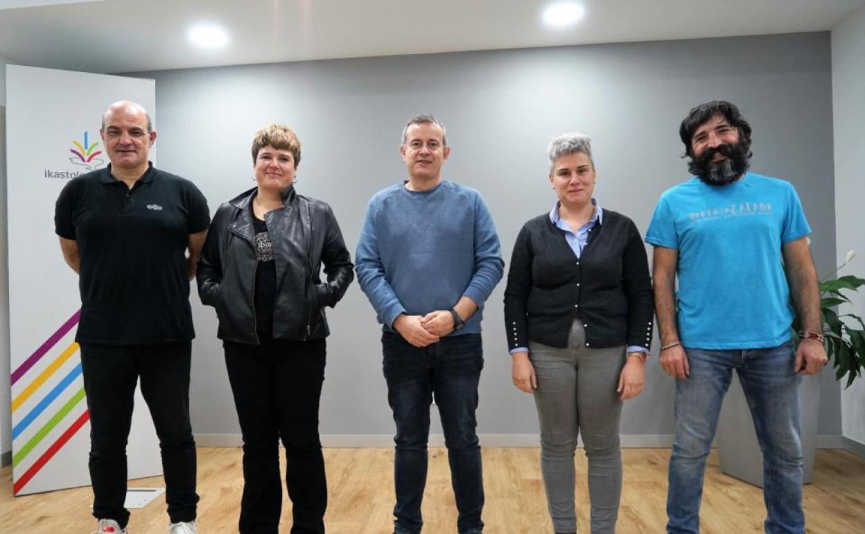 Elkarretartzeok ikastola guztietan gauzatuko dira ostiral horretan. 