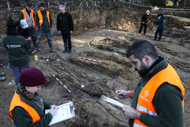 Fotos: Hallan en el cementerio de Begoña fosas comunes con restos de soldados liberales de la Guerra Carlista