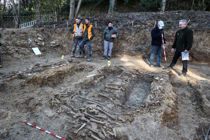 Fotos: Hallan en el cementerio de Begoña fosas comunes con restos de soldados liberales de la Guerra Carlista
